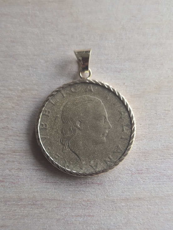 Jewelry - 14k frame Vintage Italian Lira Coin Pendant